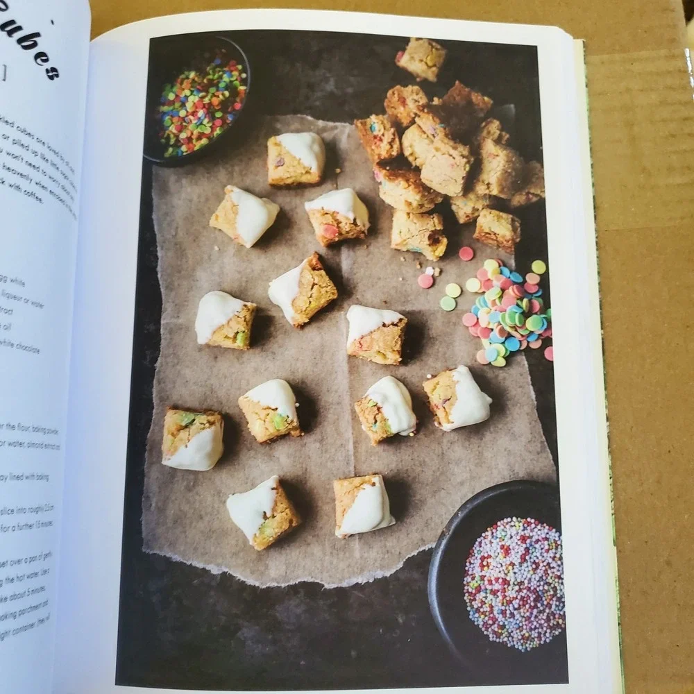 Everyday‎ Delicious Cookbook by Izy Hossack Paperback Top With Cinnamon Recipes